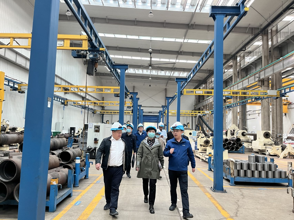 河南省科技厅副厅长陶曼晞、航空港区管委会副主任魏学彬一行莅临bevictor伟德工业园